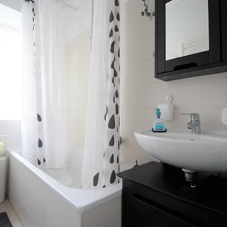 Apartamento Charming 3-bedroom With Parking Lot